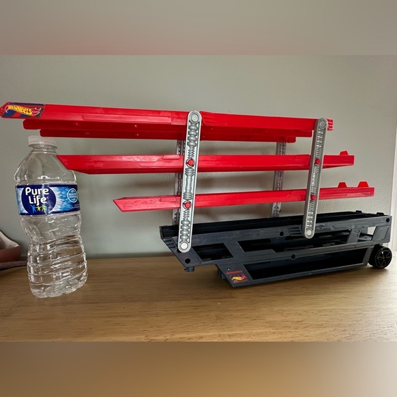 Hot Wheels Mega Hauler Truck‎ bed holds up to 50 cars six expandable levels - Picture 3 of 6